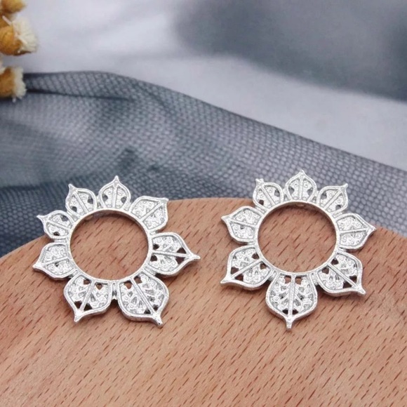 Boho silver Sunflower Stud Earri… - Picture 3 of 6